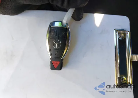 2015 Mercedes-Benz C 300 z USA, uszkodzony, nr VIN 55SWF4JBXFU056603